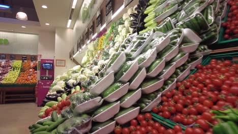 Verduras-Frescas-Que-Se-Venden-En-Una-Súper-Tienda-En-Turquía.