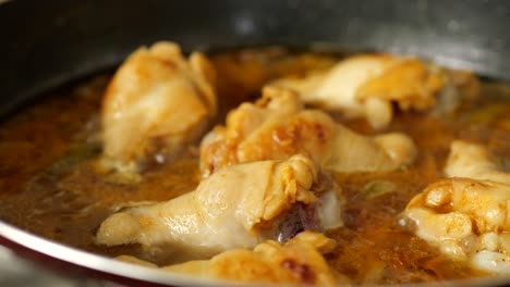 Close-up-of-homemade-indian-chicken-curry