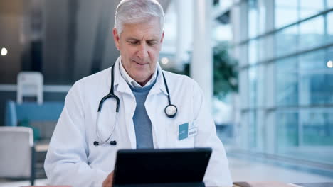 Tablet,-healthcare-and-patient-talking-to-doctor