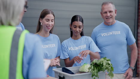 Freiwilligengruppe,-Lebensmittelspende