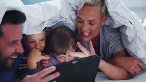 Parents,-children-and-tablet-with-blanket