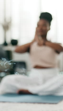 Yoga,-Incienso-O-Mujer-En-Meditación-En-Casa