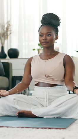 Yoga,-Respiración-O-Mujer-Negra-En-Oración