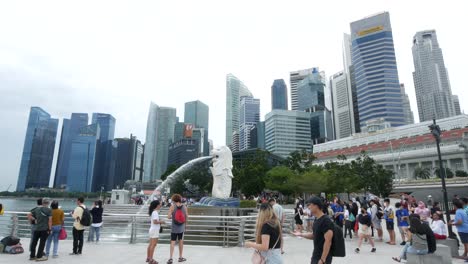 Singapore-12-june-2022-merlion-park-with-people-and-hotel-buildings-,