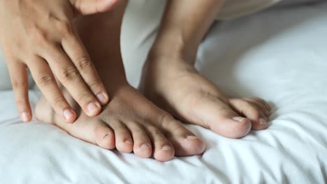 Close-up-on-women-feet-and-hand-massage-on-injury-spot