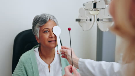 Examen-De-La-Vista,-Cobertura-De-Paciente-O-Mujer-Optometrista
