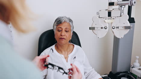 Mujer-Madura,-Optometría-Y-Examen-O-Prueba-Ocular