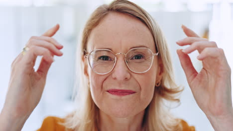 Optometrie,-Brille-Und-Gesicht-Einer-älteren-Frau