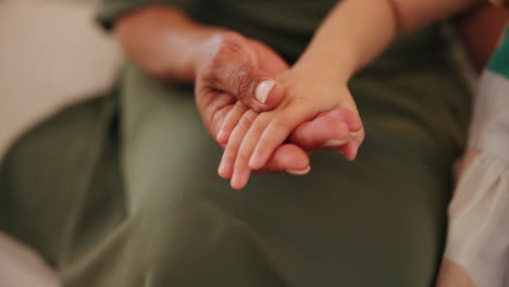 Händchenhalten,-Unterstützung-Oder-Mitgefühl-Für-Eine-Oma