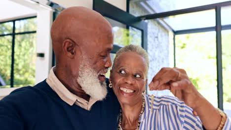 Glückliches,-älteres-Schwarzes-Paar