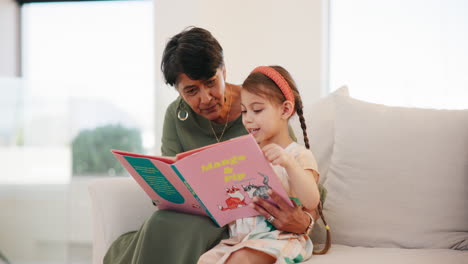 Glücklich,-Buch-Und-Großmutter-Lesen-Mit-Kind