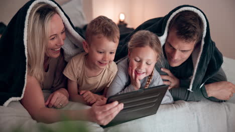 Smile,-tablet-and-family-on-a-bed-with-a-blanket
