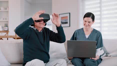 Senior,-Person-Und-Krankenschwester-Oder-Virtuelle-Realität