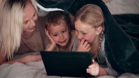 Mom,-children-and-tablet-in-bedroom