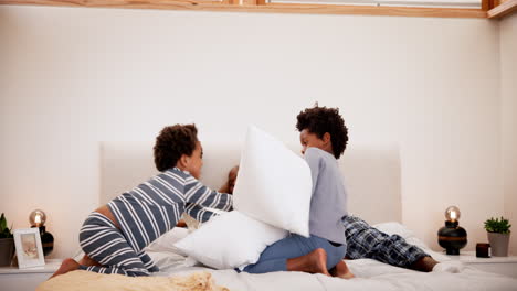 Family,-pillow-fight-and-playing-in-bedroom