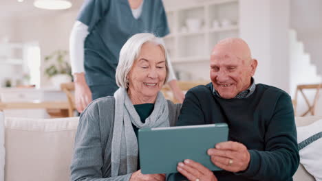 Tablet,-Gesundheitswesen-Und-Krankenschwester-Mit-älteren-Menschen