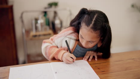 Mädchen,-Kind-Und-Schreiben-Im-Buch-Für-Hausaufgaben