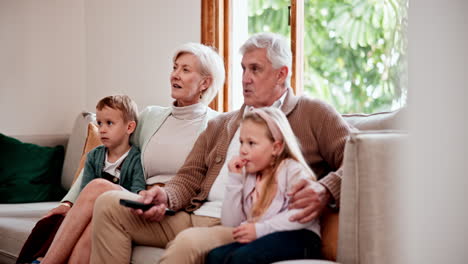 Mit-Den-Großeltern-Fernsehen-Oder-Streamen