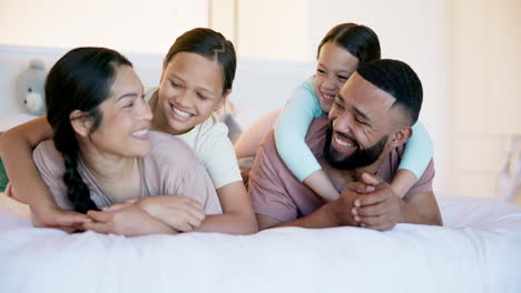Happy-family,-parents-and-kids-on-bed-with-hug