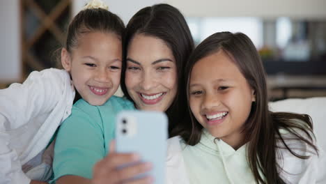 Mutter,-Kinder-Und-Selfie-Im-Haus-Für-Geschwister