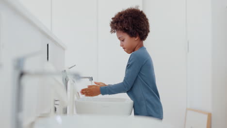 Kind,-Händewaschen-Und-Wasser-Mit-Seife