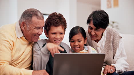 Family,-grandparents-and-children-on-laptop