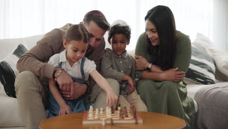 Parents,-children-and-chess-play-in-home-game