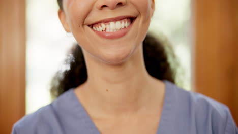 Mujer,-Enfermera-Y-Sonrisa-Como-Primer-Plano-Para-Un-Estado-De-ánimo-Feliz