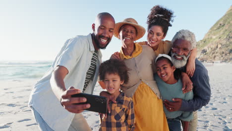 Funny,-selfie-and-big-family-at-a-beach