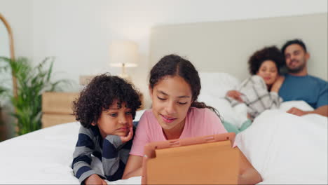 Happy-family,-tablet-and-kids-on-a-bed-with-love