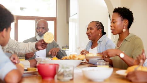 Afrikaner,-Familie-Und-Kinder-Zum-Mittagessen-Zu-Hause