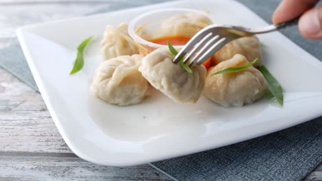 Close-up-of-chicken-momo-dumpling-on-a-plate
