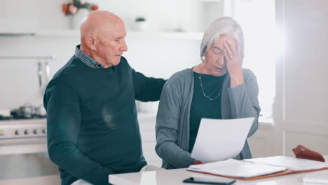 Älteres-Paar,-Traurig-Und-Stress-Für-Rechnungen