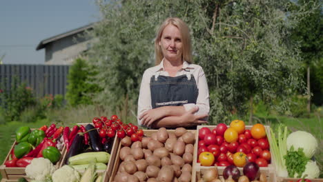 Portrait-of-a-farmer-woman-behind-the-counter-of-an-agricultural-fair