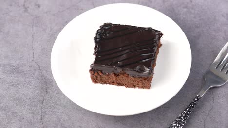 Slice-of-brownie-on-plate-on-table