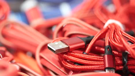 Rotes-Und-Blaues-USB-Kabel-Für-Smartphone