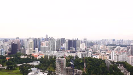 Blick-Aus-Der-Vogelperspektive-Auf-Die-Gebäude-Der-Stadt-Singapur,-Sonniger-Tag,