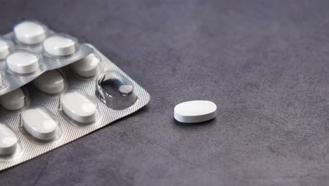 Close-up-of-pills-of-blister-pack-on-table