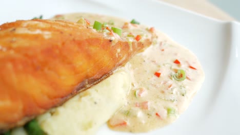 Tasty-salmon-and-vegetable-on-plate-,