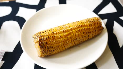 Sweet-corns-on-white-background-close-up-,