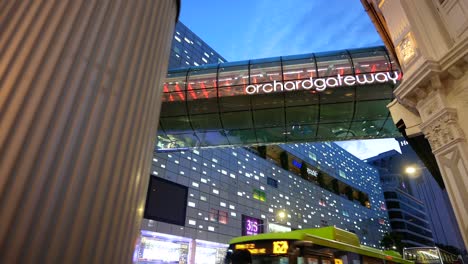 Singapur-12.-Juni-2022-Orchard-Gate-Away-Singen-In-Einem-Einkaufszentrum