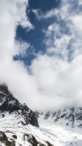 Berggipfel-Des-Matterhorns,-Alpen-In-Vertikaler