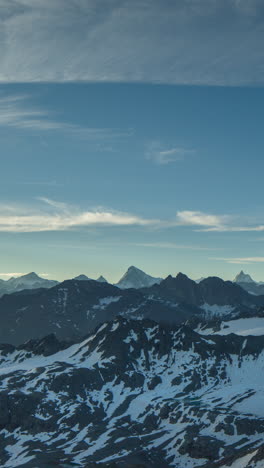 Verbier-Mont-Fort-En-El-Pico-De-La-Montaña-Del-Amanecer,-Alpes-Suizos-En-Vertical