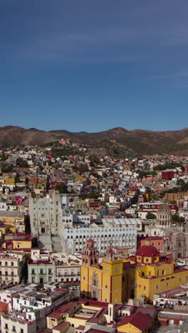 Horizonte-De-La-Ciudad-De-Guanajuato,-México-En-Formato-Vertical.