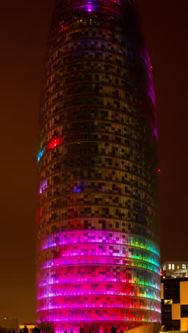 Torre-Agbar-En-Barcelona,-España-En-Vertical.