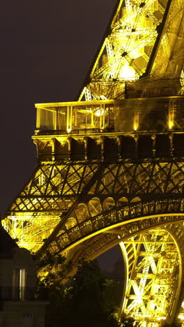 Torre-Eiffel-En-Formato-Vertical