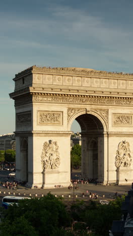 Arco-Triunfal,-París-En-Formato-Vertical.