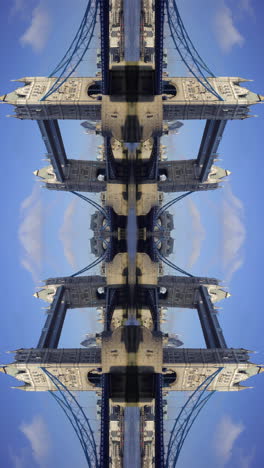 Abstrakte-Londoner-Skyline-Im-Zeitraffer-Im-Vertikalen