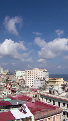 Skyline-Von-Havanna,-Kuba-In-Vertikaler