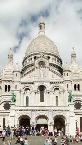Sacre-Coeur-In-Paris-Im-Hochformat